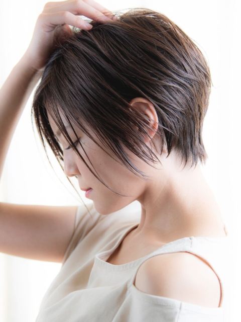 前髪長めのショートのスタイル写真
